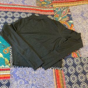Long sleeve athletic crop top